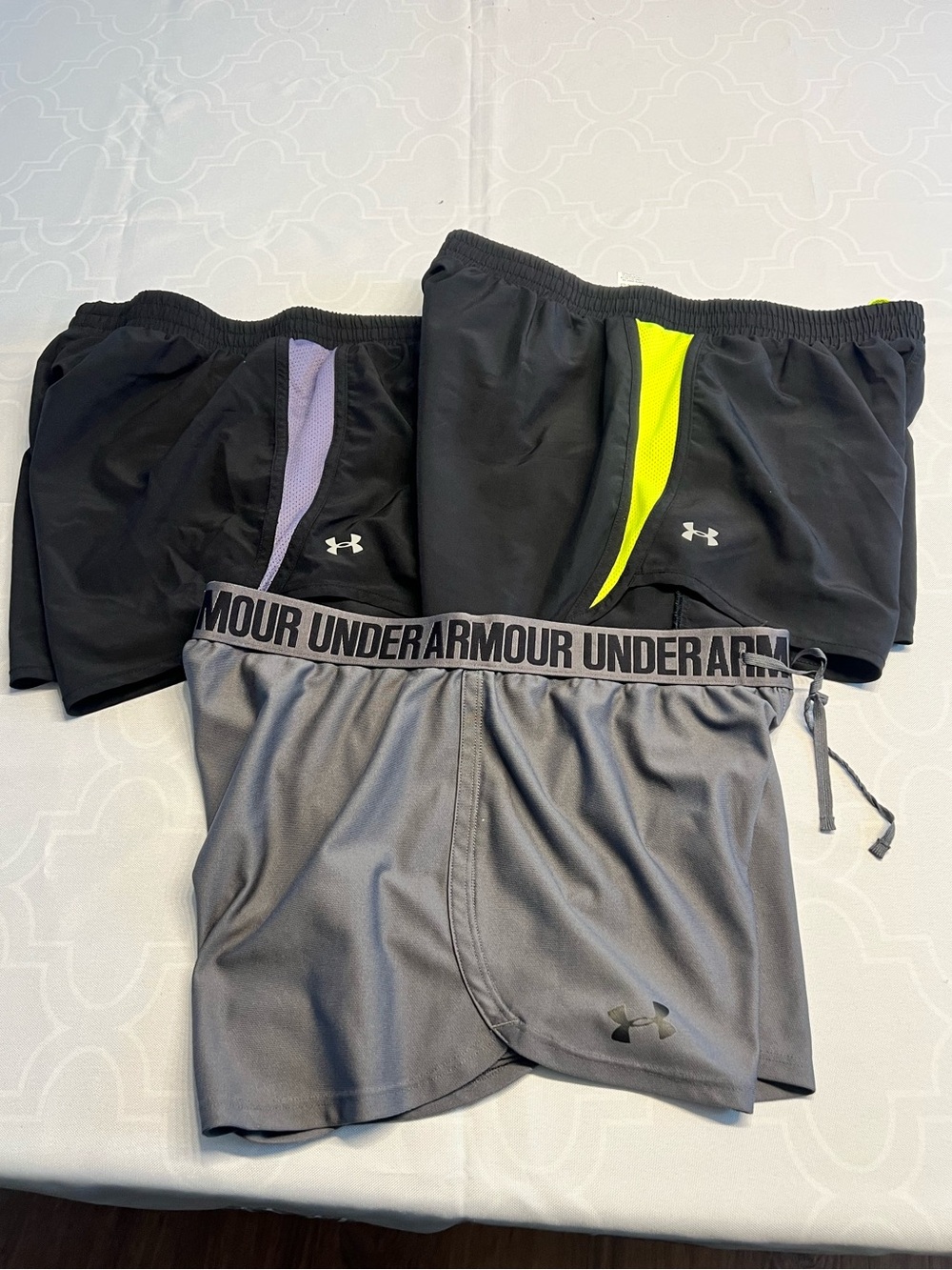 Under Armour Gray & Black Women’s Heatgear Running Athletic Shorts Set (3) Med